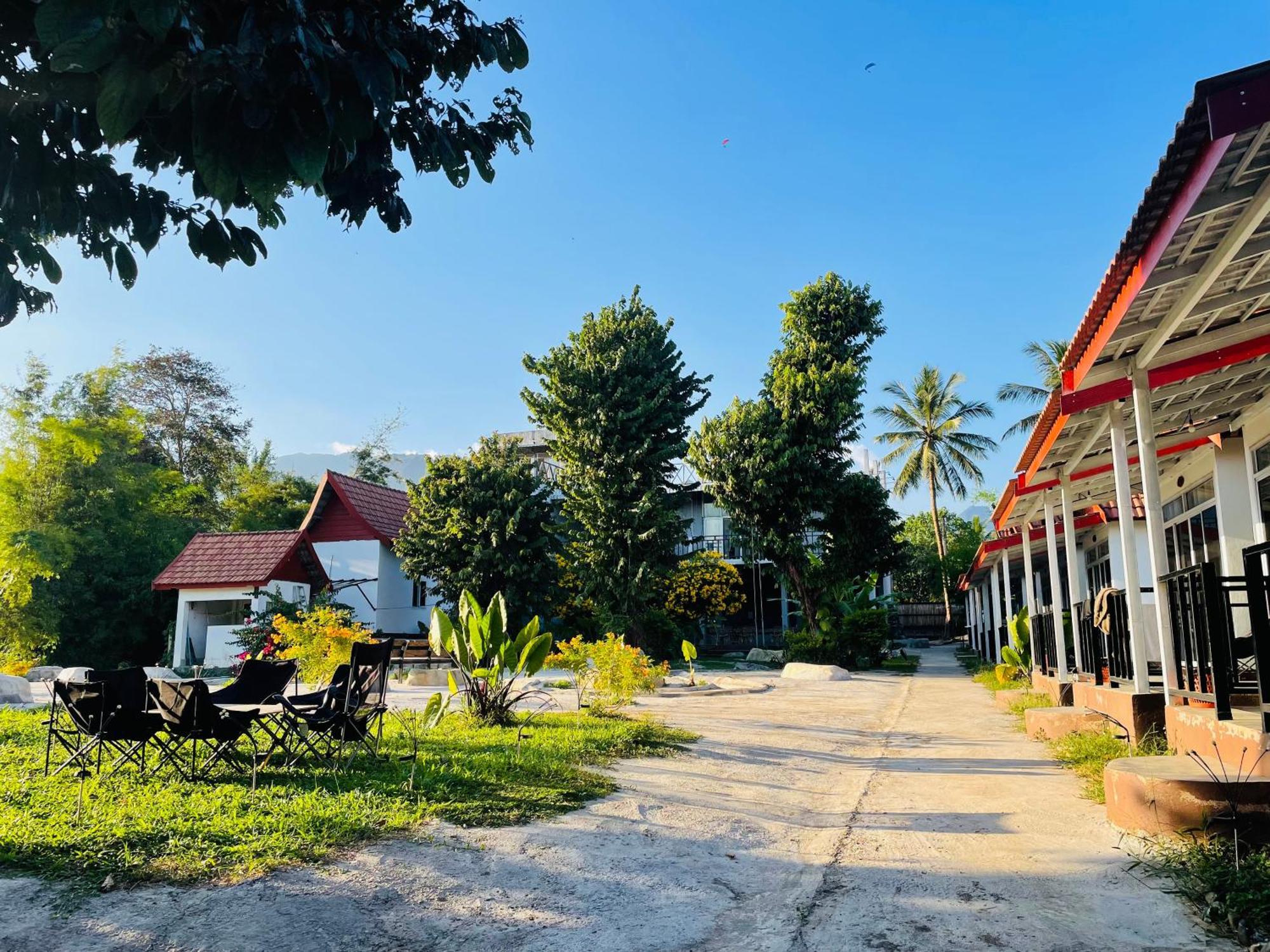 Jungle Paradise Vangvieng - Bungalows Vang Vieng Bagian luar foto